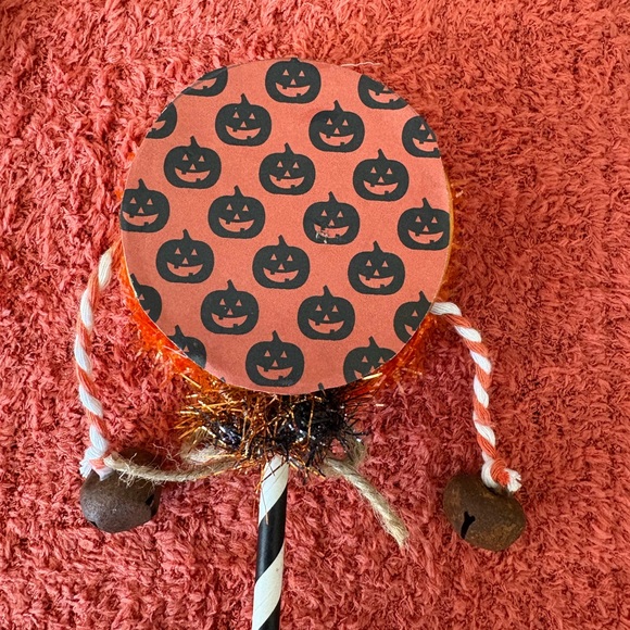 HANDMADE Halloween Bed & Breakfast Wand - Picture 4 of 4